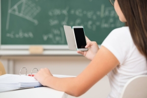DIVIETO DI UTILIZZO DISPOSITIVI ELETTRONICI IN CLASSE PER RISPETTO PRIVACY COMPAGNI
